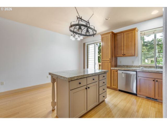 1922 Ne 49TH Way, Hillsboro, OR 97124