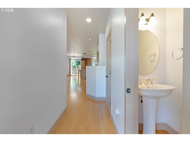 1922 Ne 49TH Way, Hillsboro, OR 97124