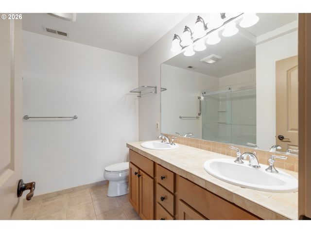 1922 Ne 49TH Way, Hillsboro, OR 97124