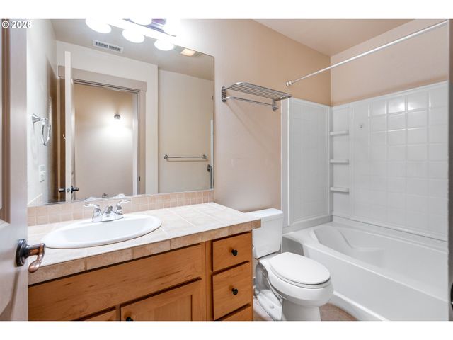 1922 Ne 49TH Way, Hillsboro, OR 97124