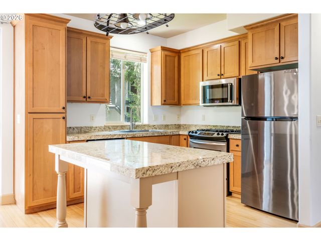 1922 Ne 49TH Way, Hillsboro, OR 97124