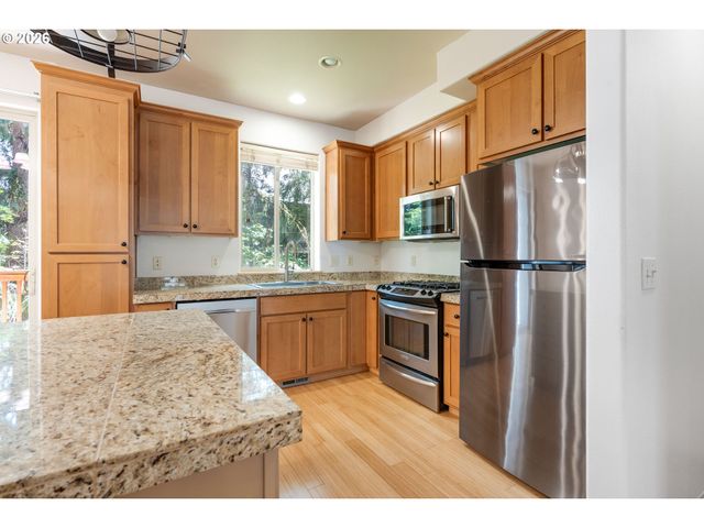 1922 Ne 49TH Way, Hillsboro, OR 97124