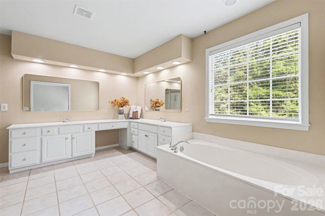 11027 Knight Castle Drive, Charlotte, NC 28277