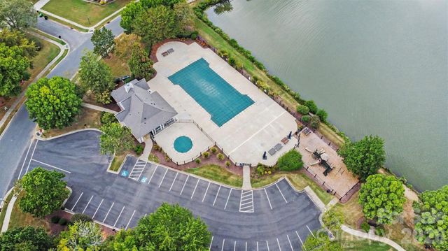 11027 Knight Castle Drive, Charlotte, NC 28277