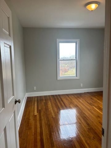 63 Callender St 3R, Boston, MA 02124