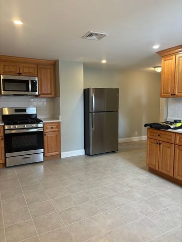 63 Callender St 3R, Boston, MA 02124