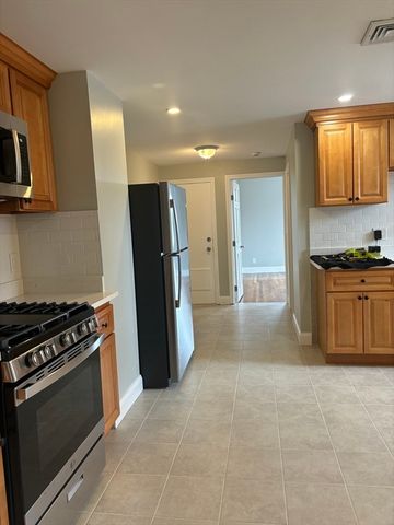 63 Callender St 3R, Boston, MA 02124