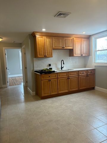 63 Callender St 3R, Boston, MA 02124