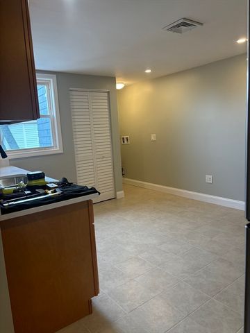 63 Callender St 3R, Boston, MA 02124