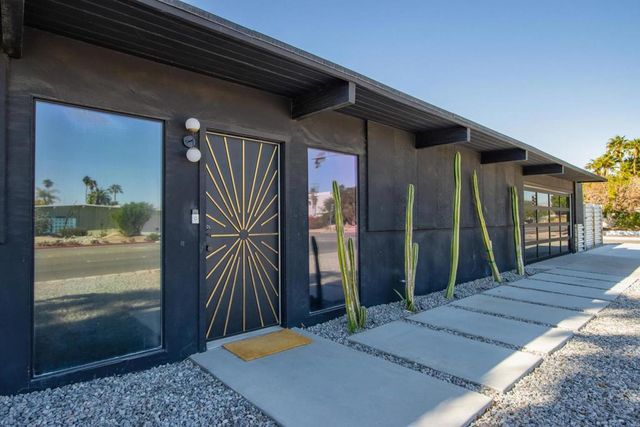 697 N Farrell Drive, Palm Springs, CA 92262