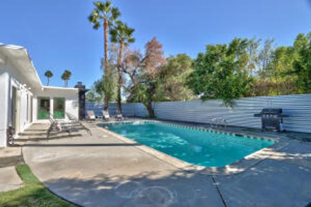 697 N Farrell Drive, Palm Springs, CA 92262