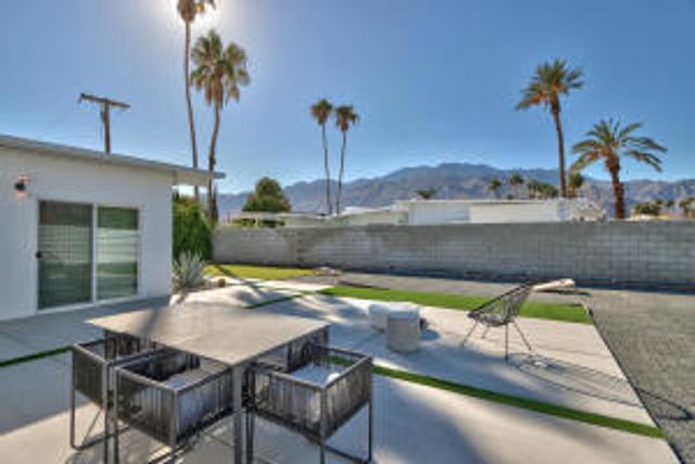 697 N Farrell Drive, Palm Springs, CA 92262
