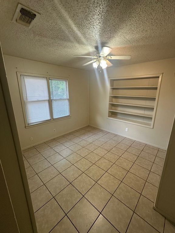 Image 11 of property listing at 15 E 23rd St, San Angelo, TX 76903