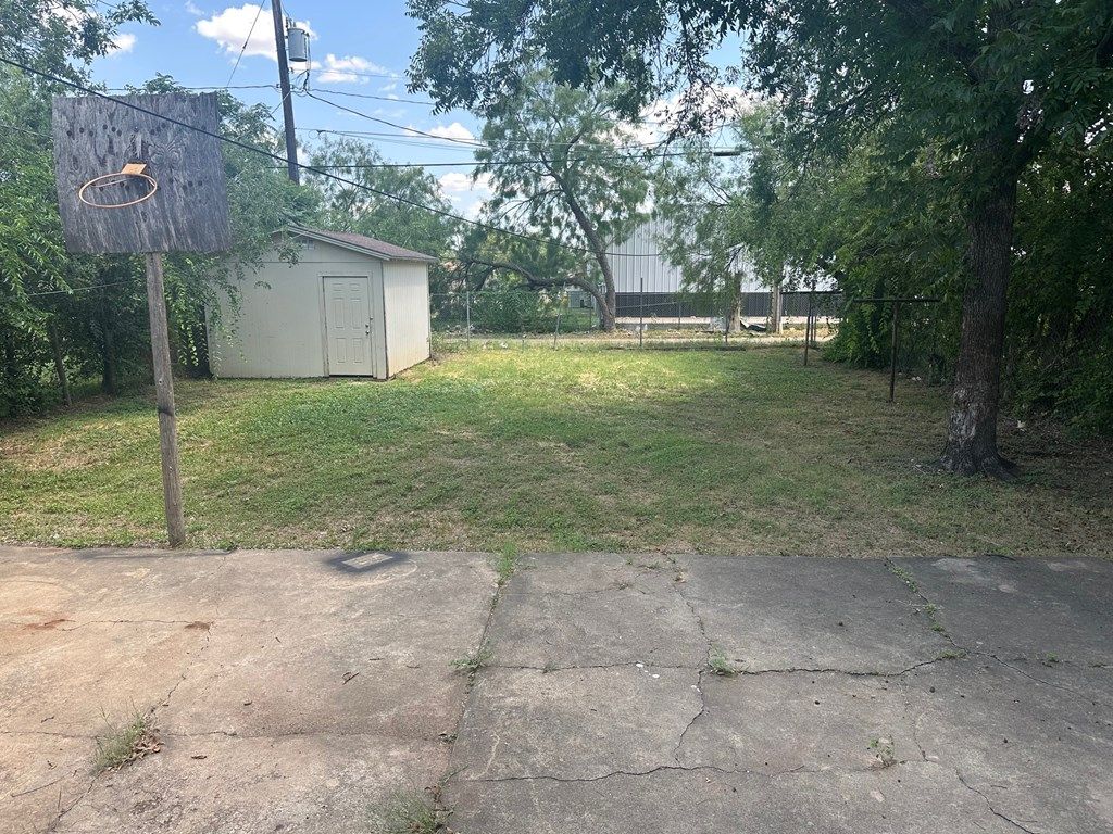 Image 14 of property listing at 15 E 23rd St, San Angelo, TX 76903