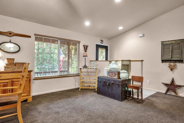 3117 Darby Ln, Pollock Pines, CA 95726