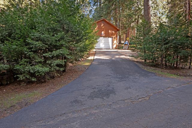 3117 Darby Ln, Pollock Pines, CA 95726