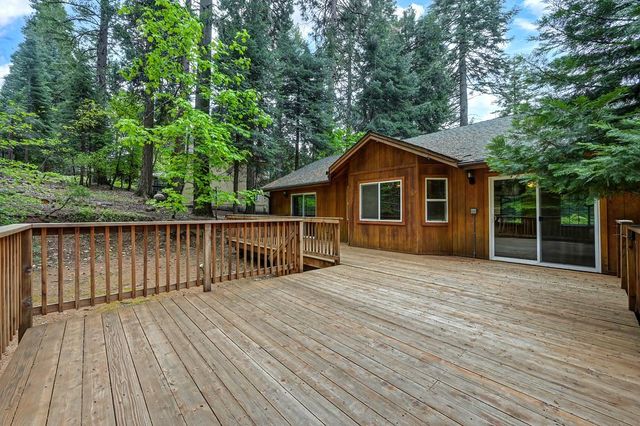 3117 Darby Ln, Pollock Pines, CA 95726