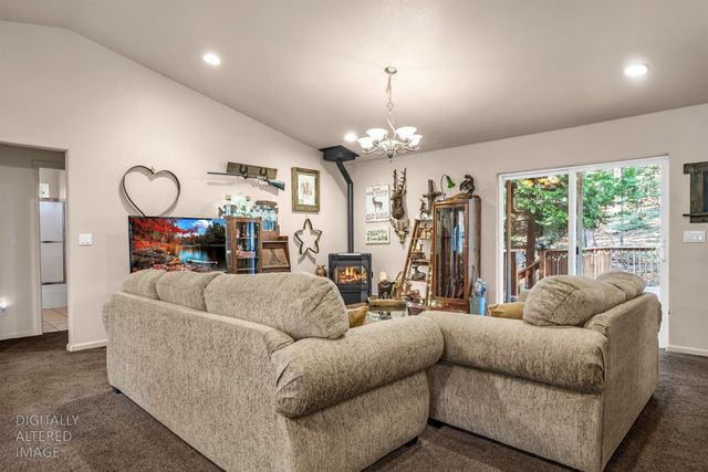 3117 Darby Ln, Pollock Pines, CA 95726