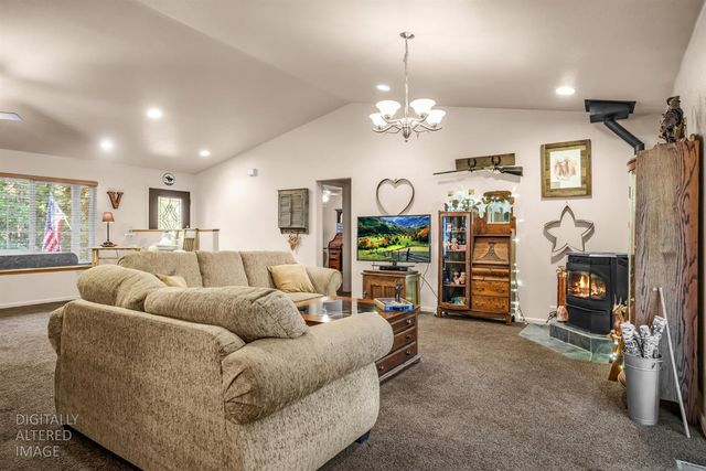 3117 Darby Ln, Pollock Pines, CA 95726