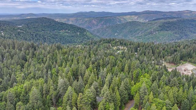 3117 Darby Ln, Pollock Pines, CA 95726