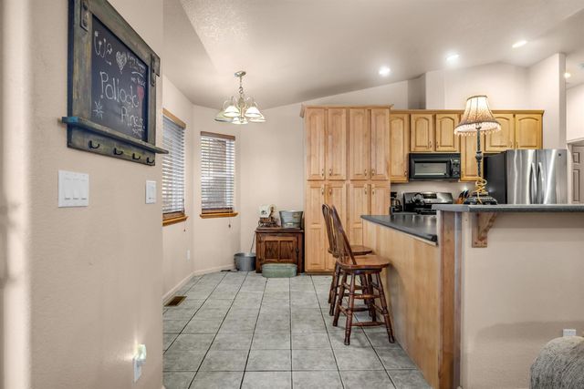 3117 Darby Ln, Pollock Pines, CA 95726