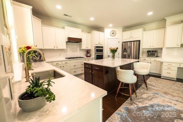 9825 Ardrey Woods Drive, Charlotte, NC 28277