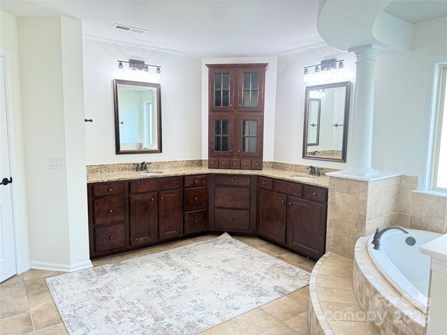 9825 Ardrey Woods Drive, Charlotte, NC 28277