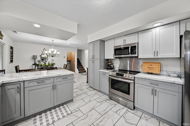 20911 Roycroft Drive, South Bend, IN 46614