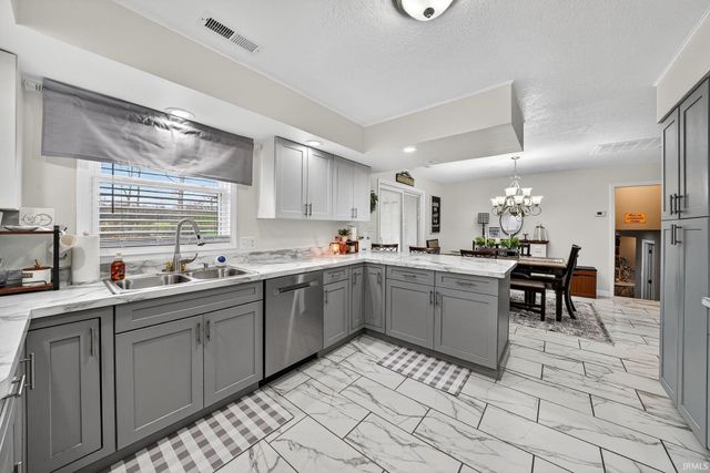 20911 Roycroft Drive, South Bend, IN 46614