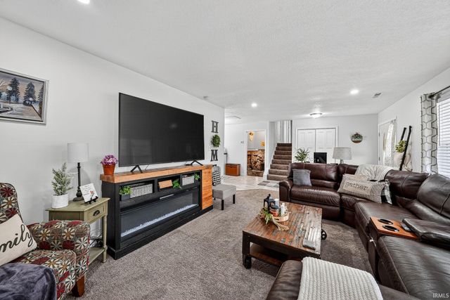 20911 Roycroft Drive, South Bend, IN 46614