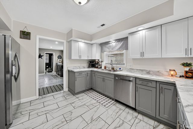 20911 Roycroft Drive, South Bend, IN 46614