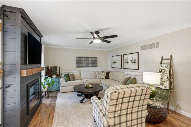 1380 W Prairie Court, Olathe, KS 66061
