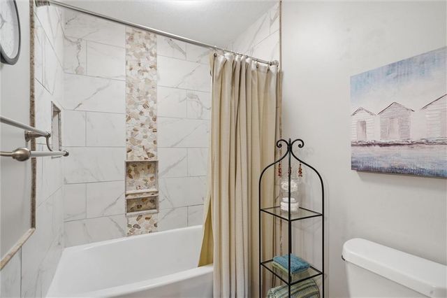 1380 W Prairie Court, Olathe, KS 66061