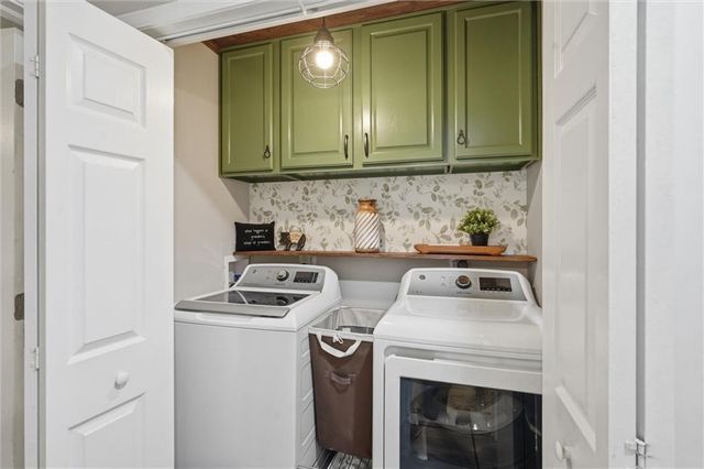 1380 W Prairie Court, Olathe, KS 66061