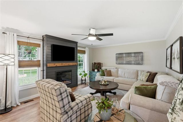 1380 W Prairie Court, Olathe, KS 66061