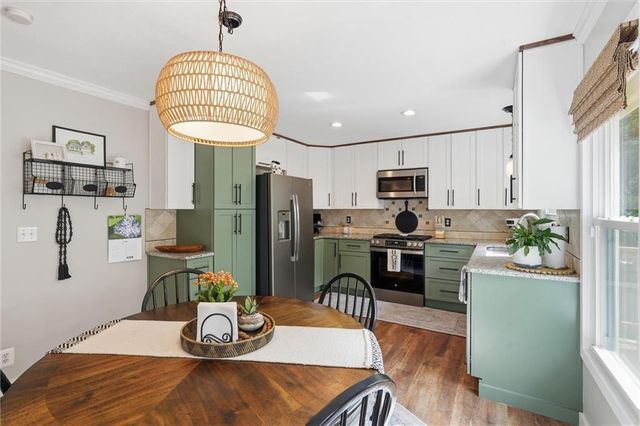 1380 W Prairie Court, Olathe, KS 66061