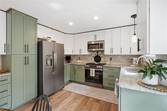 1380 W Prairie Court, Olathe, KS 66061