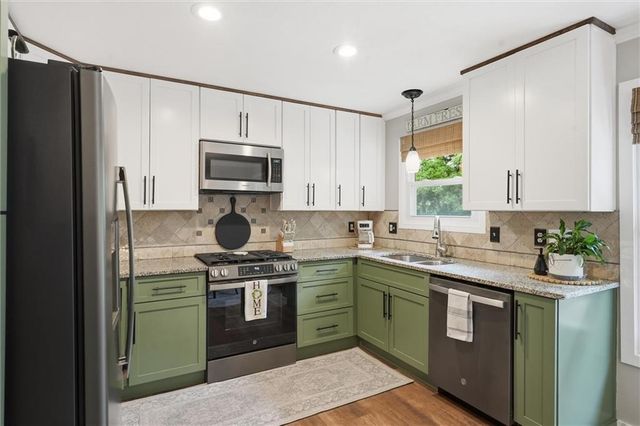 1380 W Prairie Court, Olathe, KS 66061