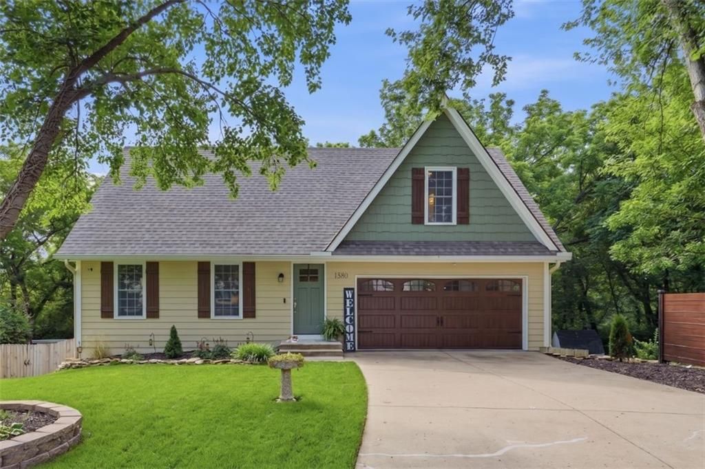 1380 W Prairie Court, Olathe, KS 66061