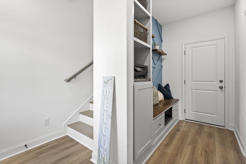 Image 10 of property listing at 635 N Laurel Street, Summerville, SC 29483