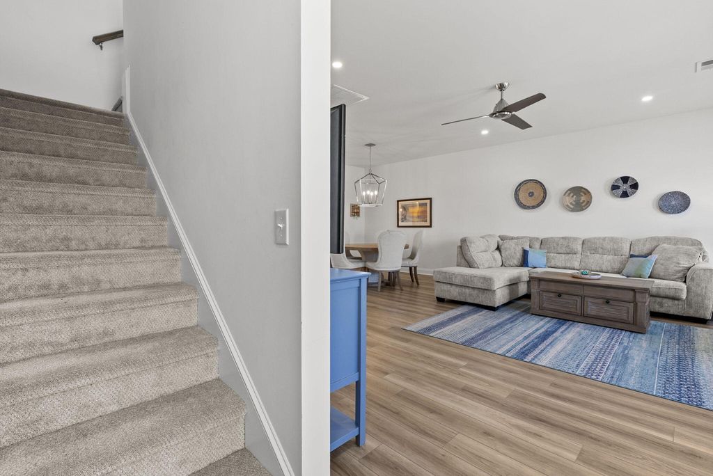 Image 11 of property listing at 635 N Laurel Street, Summerville, SC 29483