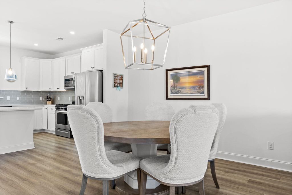 Image 17 of property listing at 635 N Laurel Street, Summerville, SC 29483