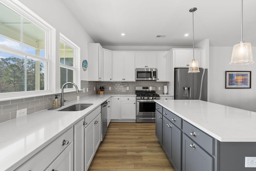 Image 21 of property listing at 635 N Laurel Street, Summerville, SC 29483