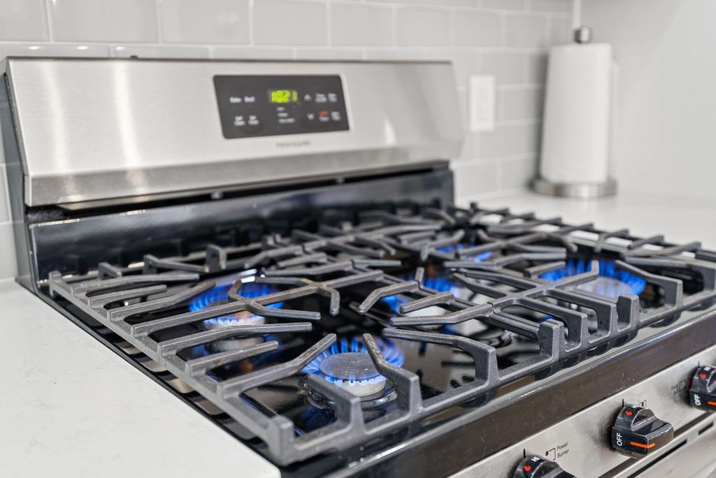 Image 23 of property listing at 635 N Laurel Street, Summerville, SC 29483