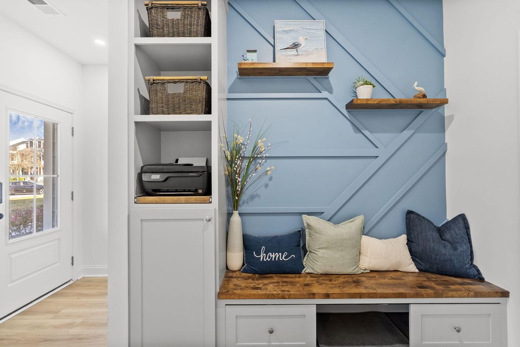 Image 3 of property listing at 635 N Laurel Street, Summerville, SC 29483