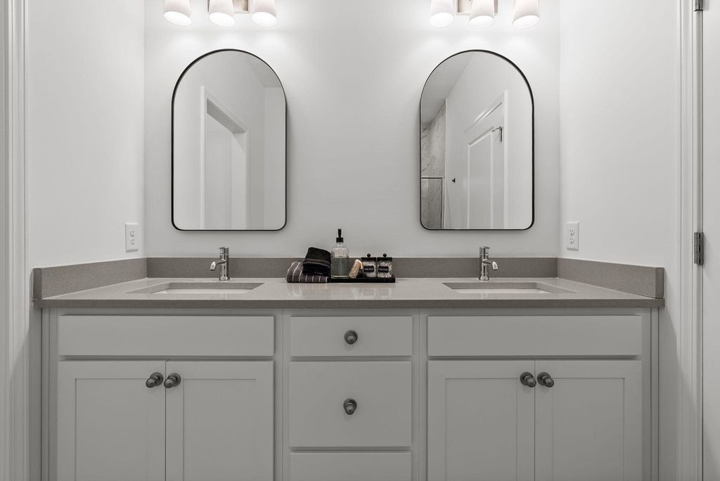 Image 36 of property listing at 635 N Laurel Street, Summerville, SC 29483