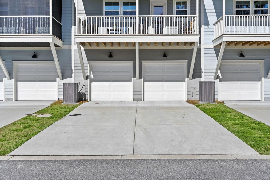 Image 49 of property listing at 635 N Laurel Street, Summerville, SC 29483