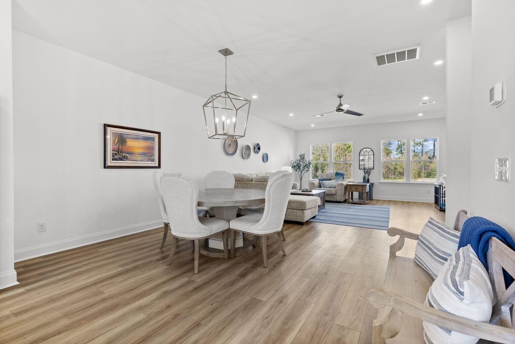 Image 5 of property listing at 635 N Laurel Street, Summerville, SC 29483