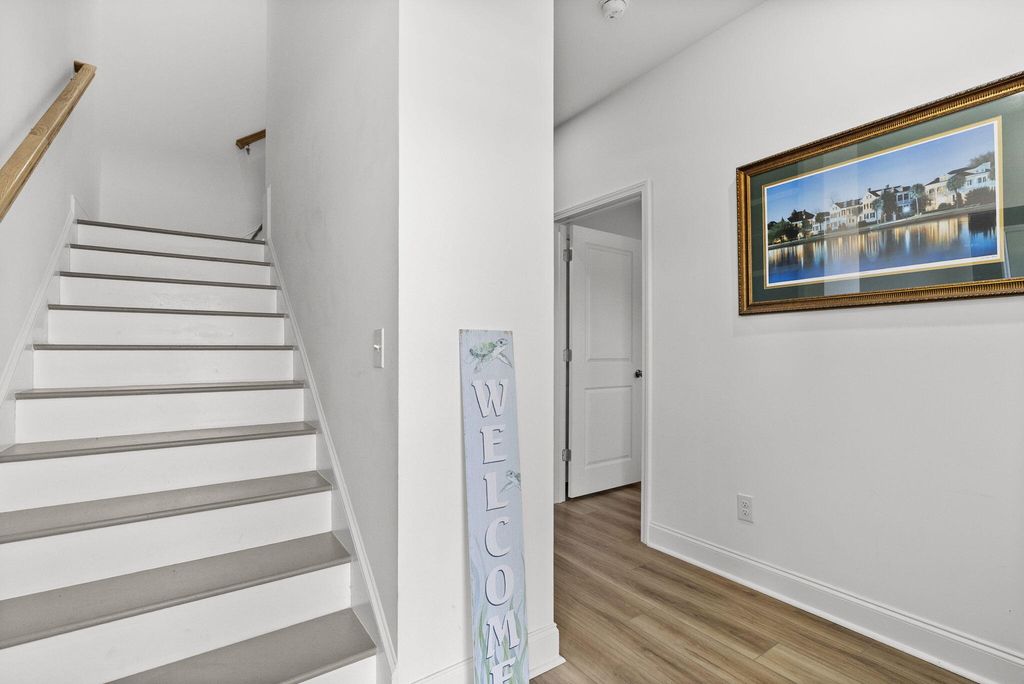 Image 9 of property listing at 635 N Laurel Street, Summerville, SC 29483