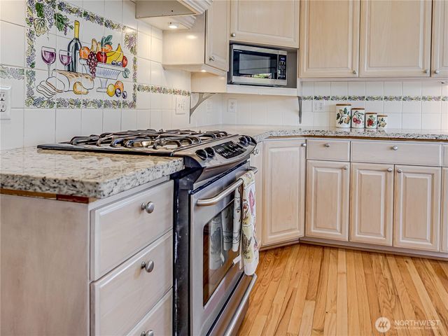4026 Burke Avenue N, Seattle, WA 98103